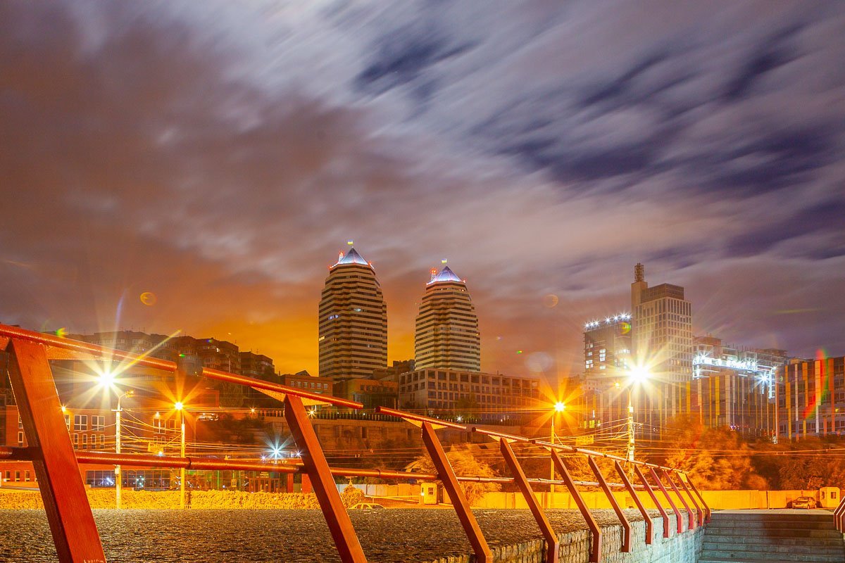 Будничную суету сменяет размеренная тишина Будничную суету сменяет размеренная тишина