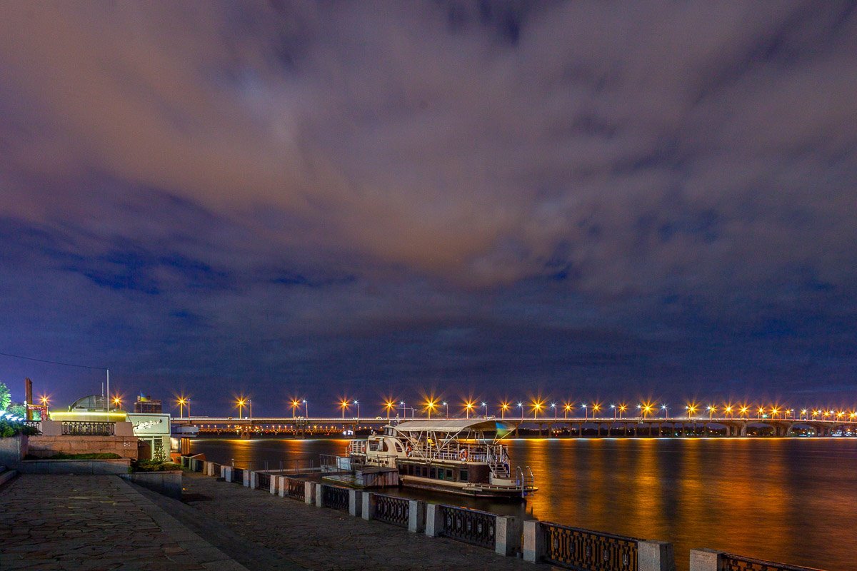 Небо укуталось одеялом, сотканным из туч Небо укуталось одеялом, сотканным из туч