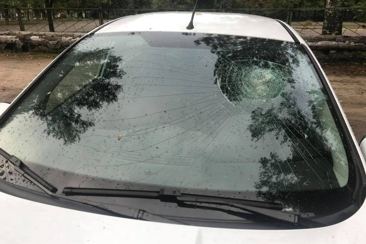 Большинство автомобилей повредили в темное время суток