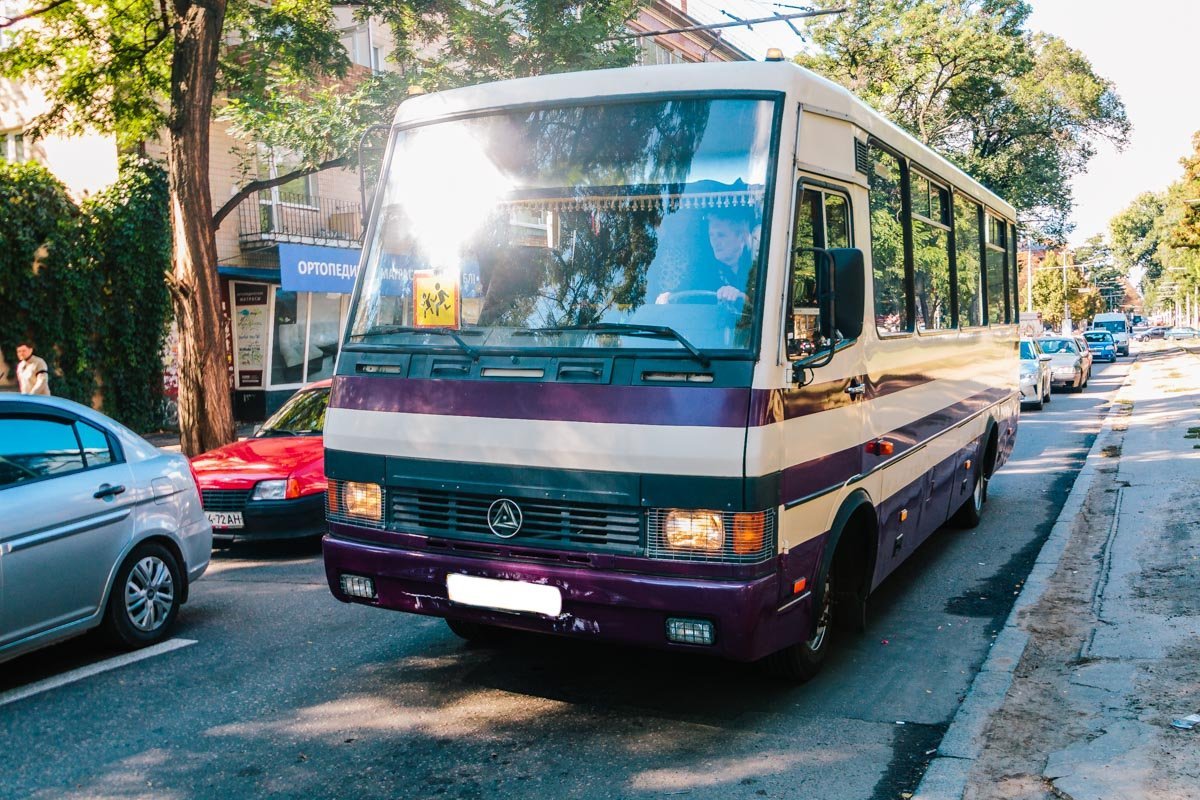 В автобусе находились школьники В автобусе находились школьники