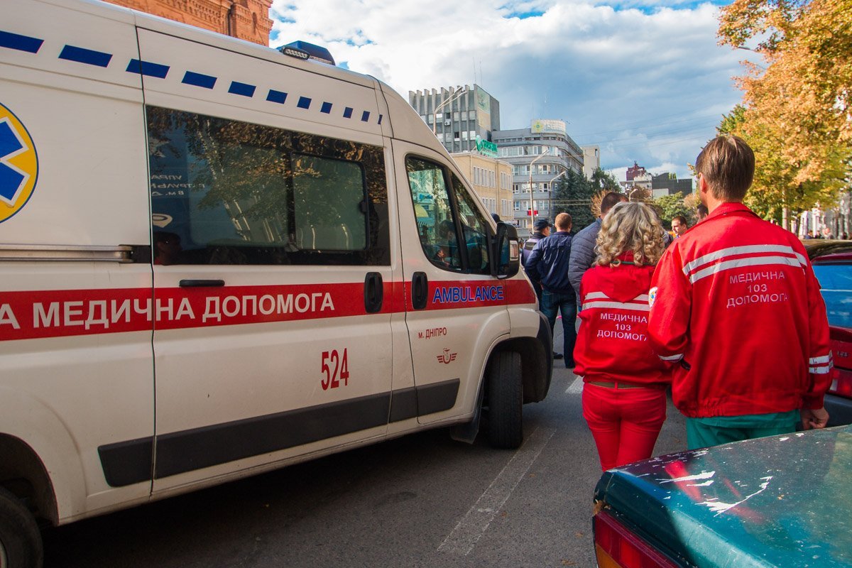 А также дежурили кареты скорой помощи