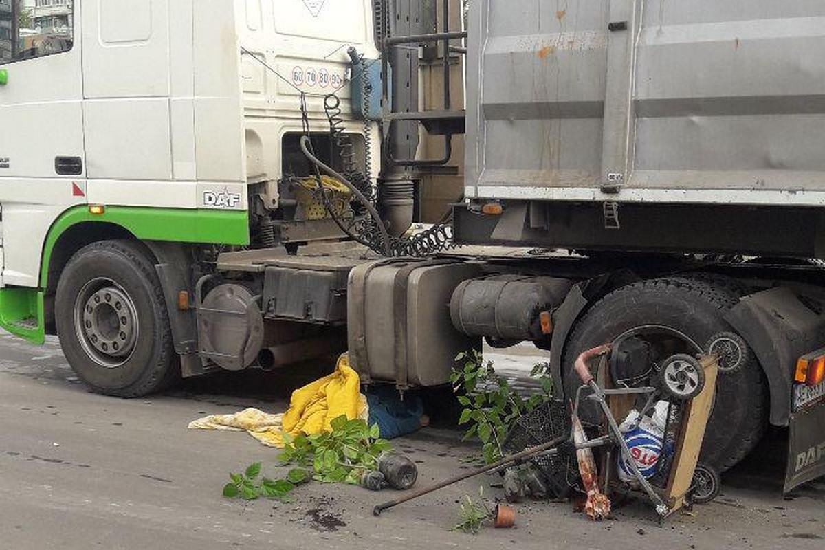 От полученных травм пожилая женщина скончалась на месте