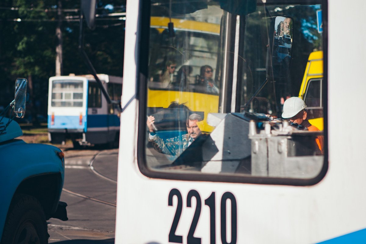 Если вы спешите, лучше идти пешком