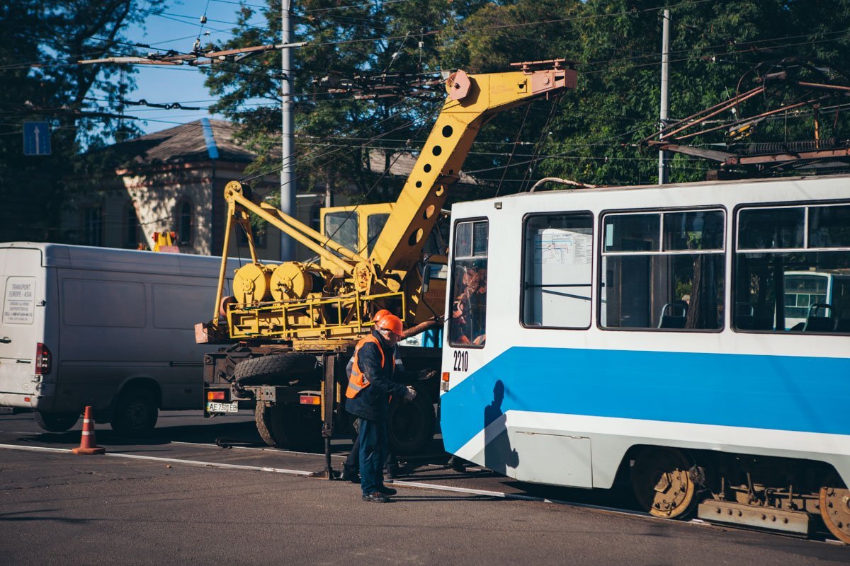 Авария остановила движение на перекрестке
