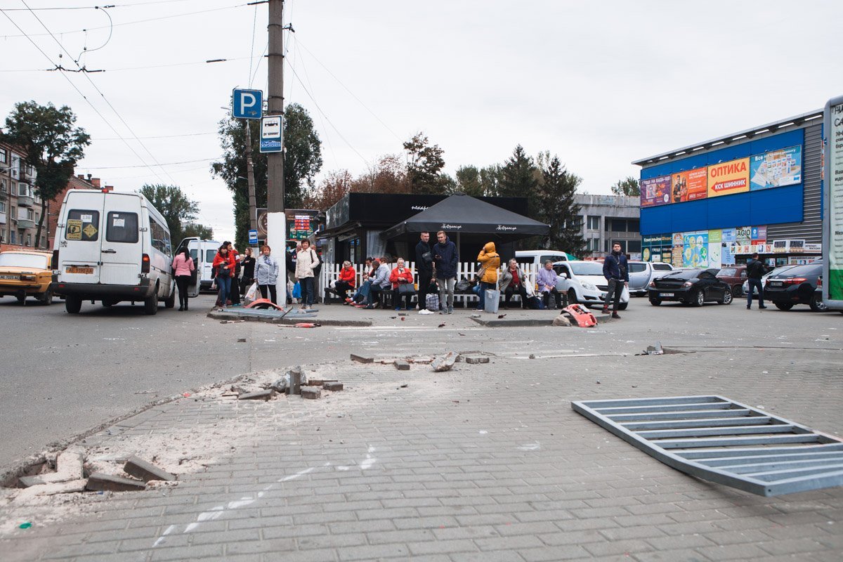 Он не соответствовал благоустройству города Он не соответствовал благоустройству города