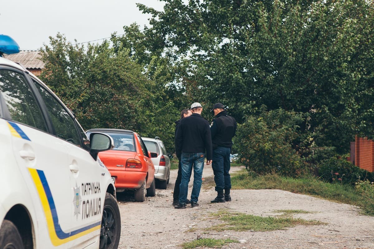 Лица не снимай, а то ноги переломаю Лица не снимай, а то ноги переломаю