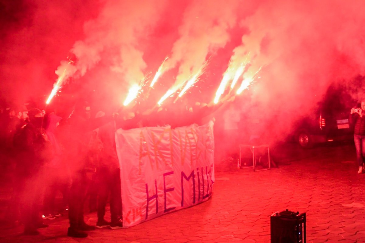 Активисты зажгли фаера Активисты зажгли фаера