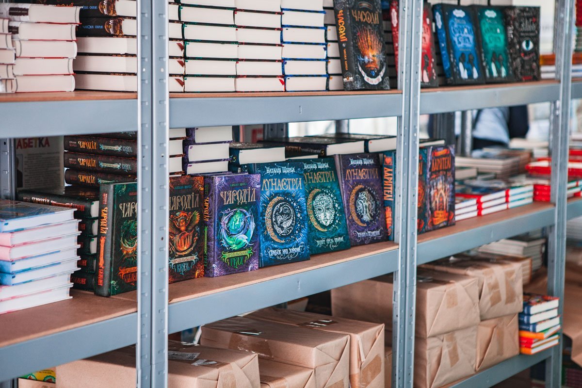 Нужно больше книг Нужно больше книг