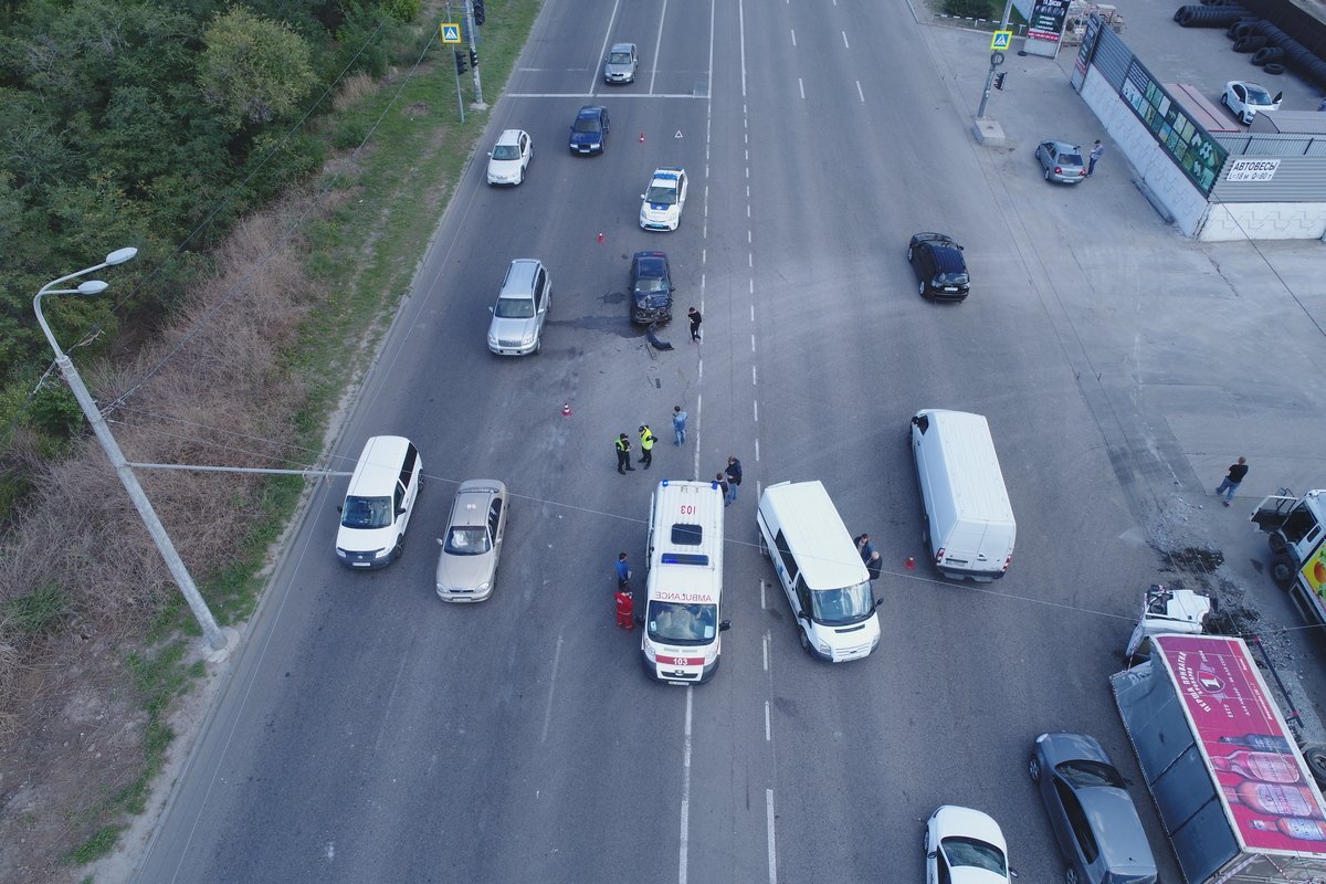 На месте работает полиция На месте работает полиция