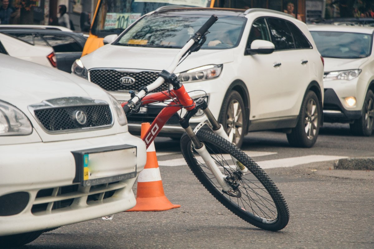 Водителя двухколесного транспортного средства госпитализировали Водителя двухколесного транспортного средства госпитализировали