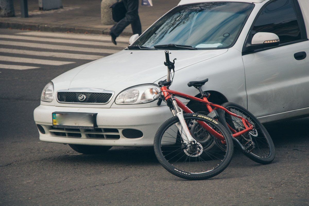 Движение на данном участке дороги затруднено Движение на данном участке дороги затруднено