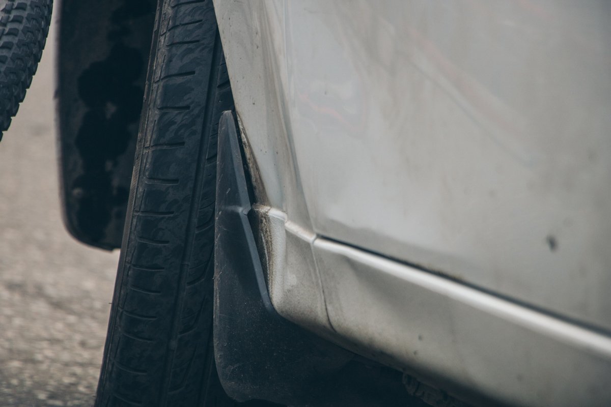 Велосипедист перелетел через руль и ударился об авто Велосипедист перелетел через руль и ударился об авто