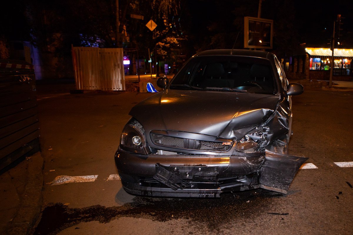 Daewoo ехал по проспекту Дмитрия Яворницкого