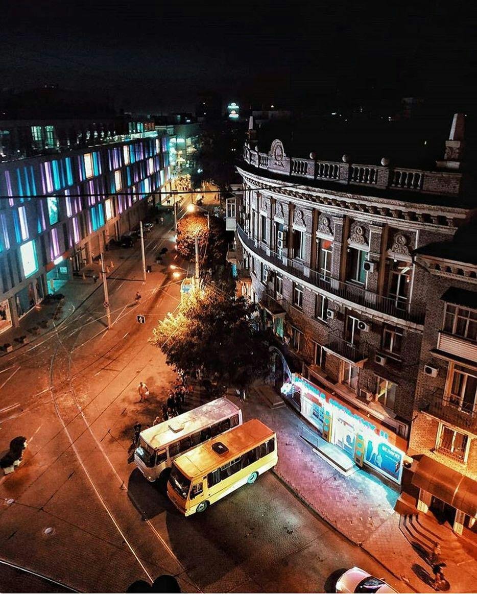 Огни ночного города манят и зовут Огни ночного города манят и зовут