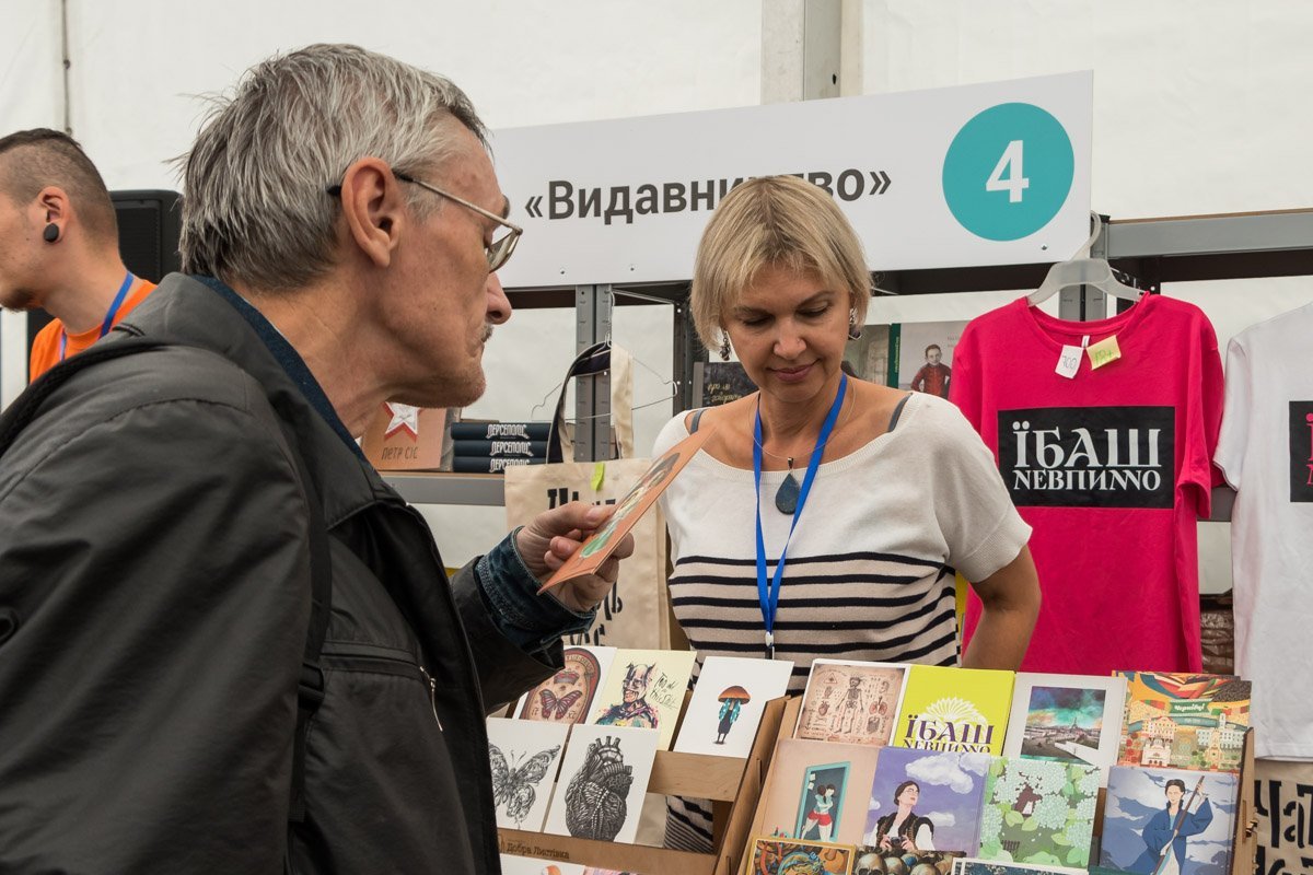 Книги, открытки, авторский "мерч" - на Book Space можно найти все, что угодно