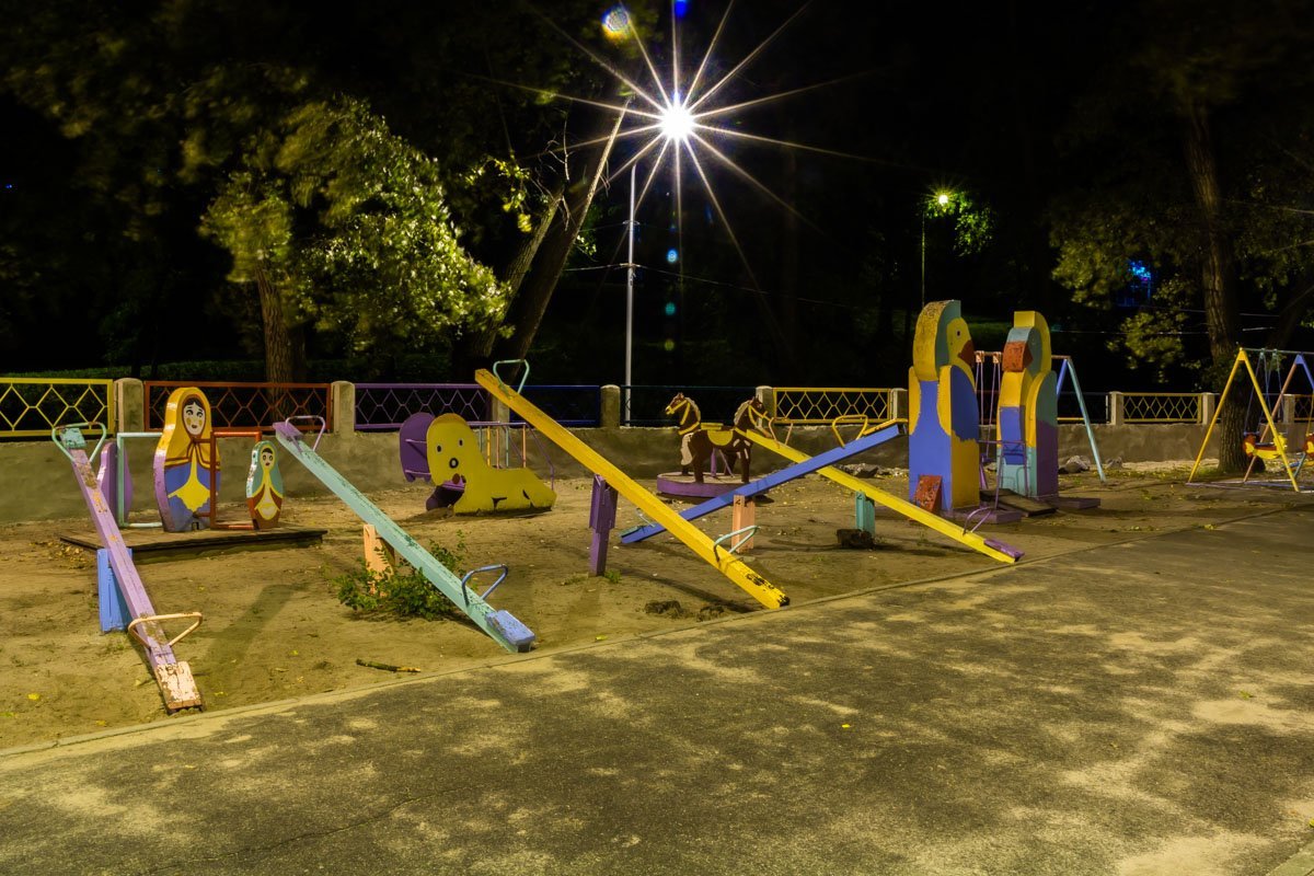 Площадка пустует без детей Площадка пустует без детей