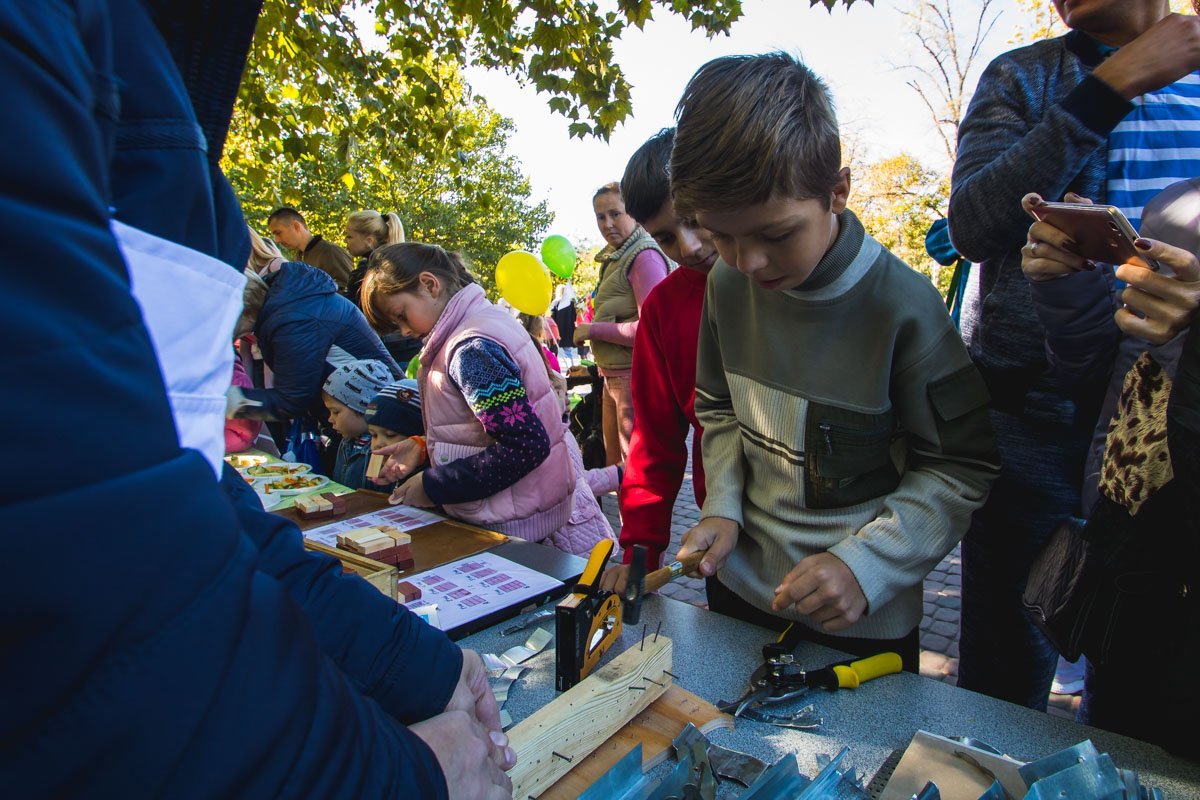Мальчики опробовали профессию строителя Мальчики опробовали профессию строителя