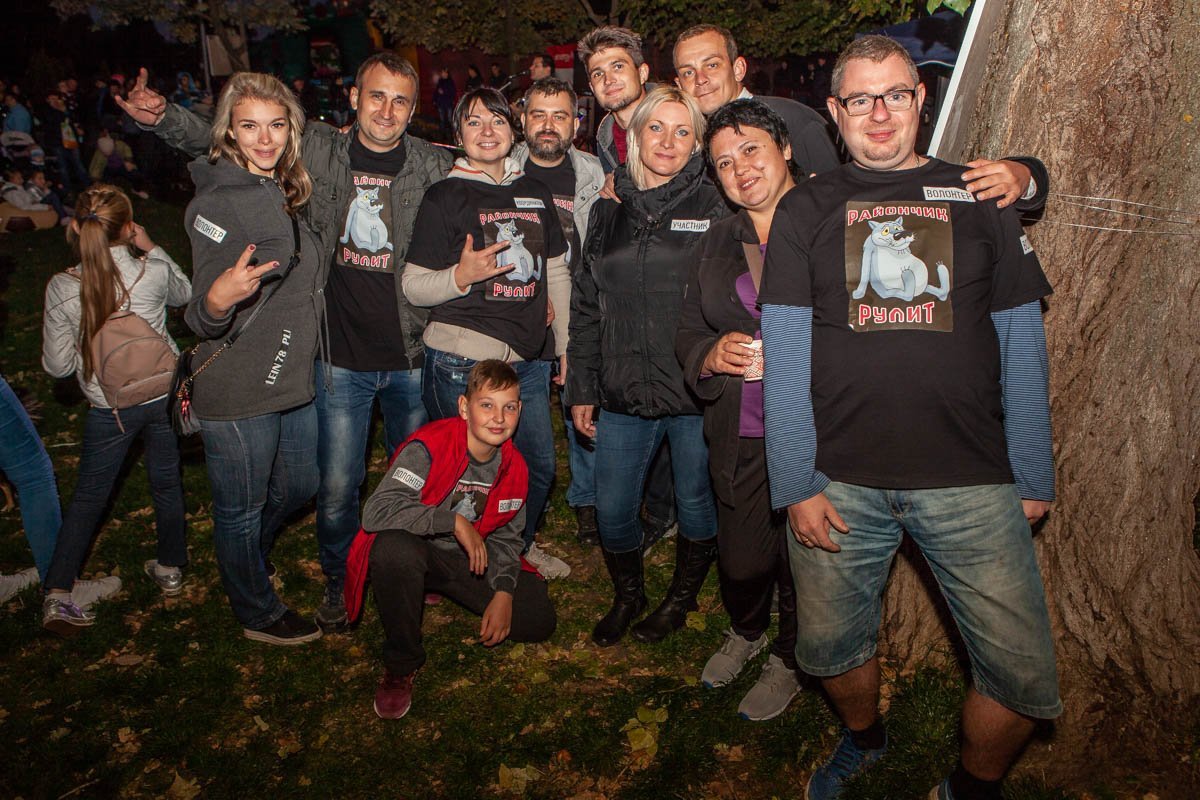 Веселая команда организаторов рок-фестиваля Веселая команда организаторов рок-фестиваля