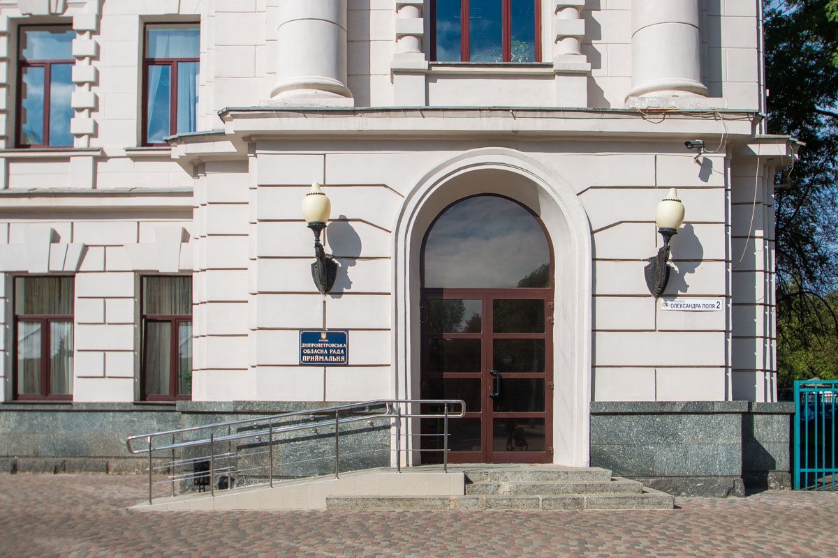 Информатор отправился на проспект Поля, 2, чтобы показать вам чудо архитектурной мысли Информатор отправился на проспект Поля, 2, чтобы показать вам чудо архитектурной мысли