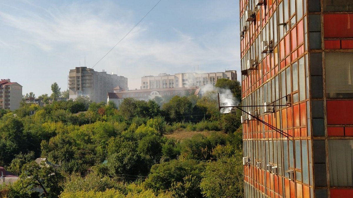 Дым было видно издалека Дым было видно издалека