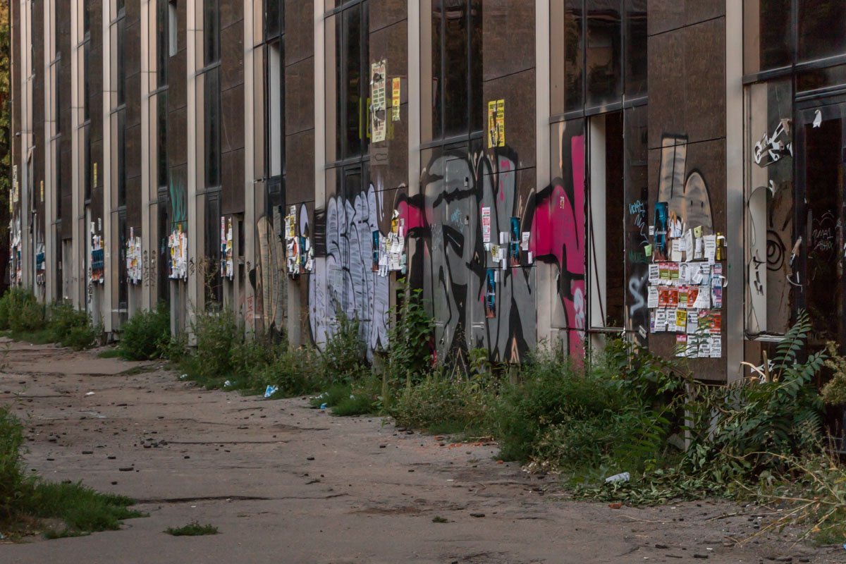 Здание заслоняет красоту Здание заслоняет красоту