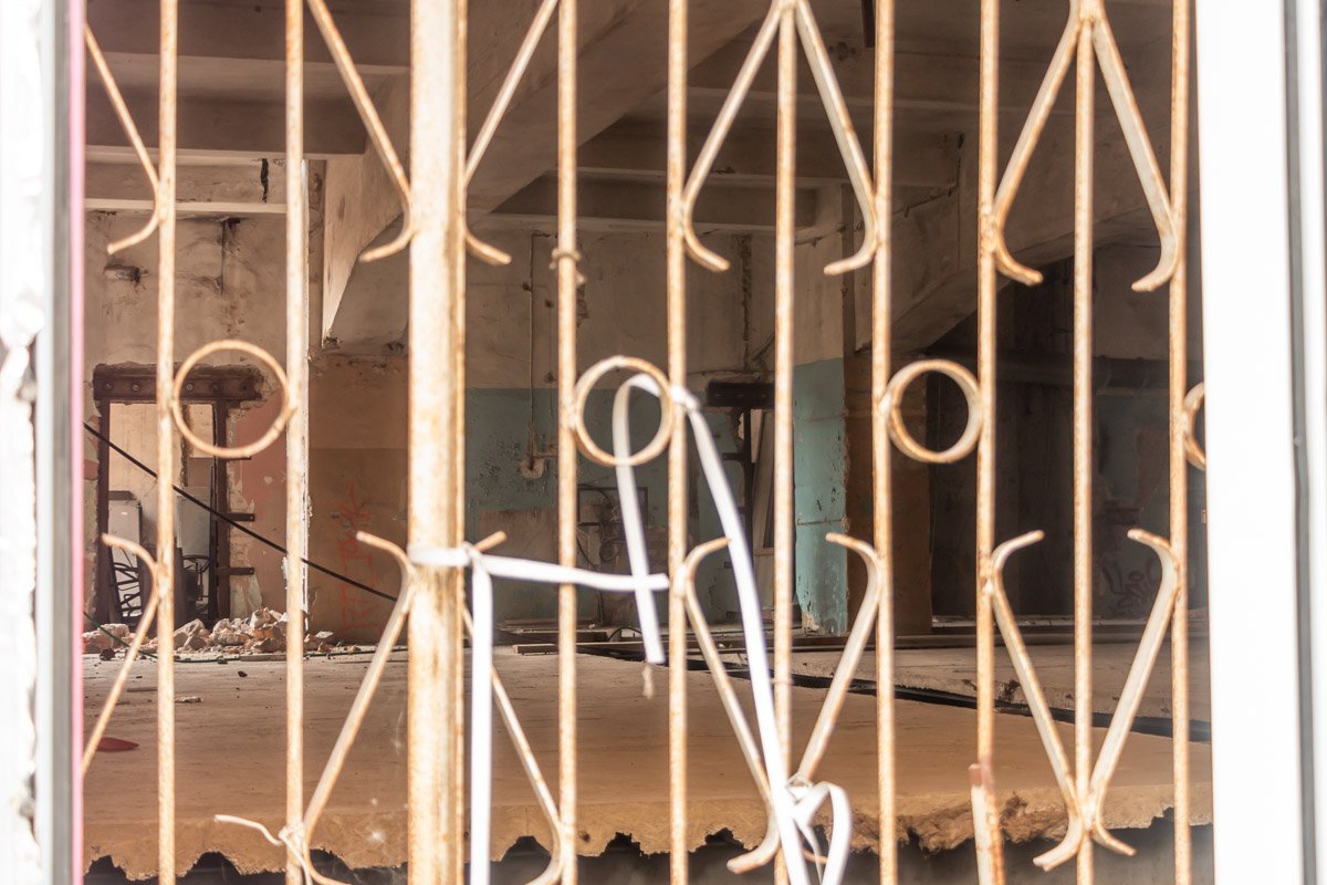 Многие пытались туда пробраться Многие пытались туда пробраться