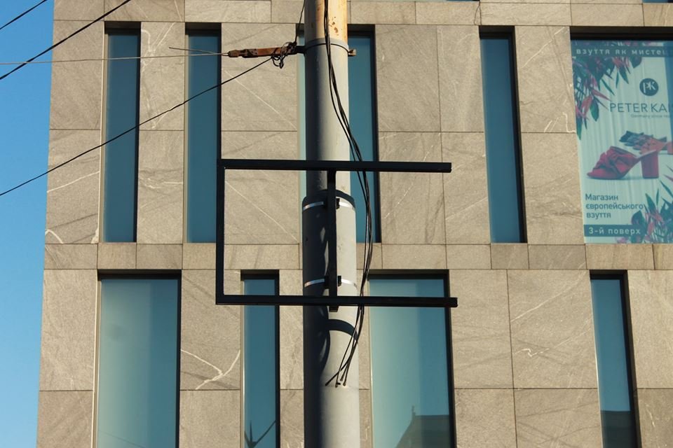 Наблюдать за движением электротранспорта можно будет не только на табло, но и через телефон  На остановках в Днепре устанавливают информационные экраны 5