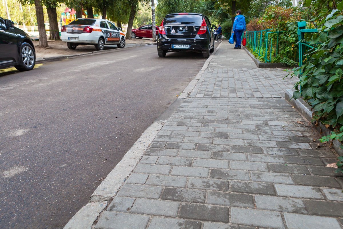 Кое-где установили плитку