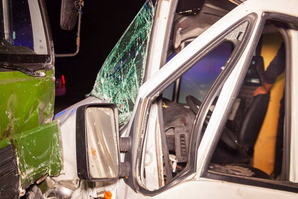 Renault вылетел на встречную полосу 