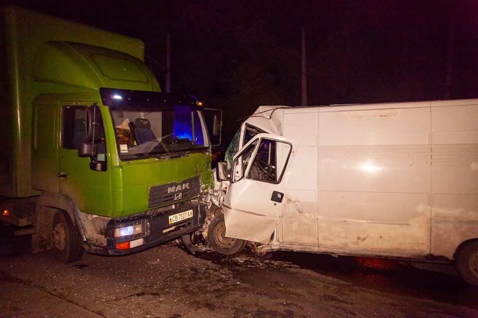 Скорость была у обеих машин маленькая