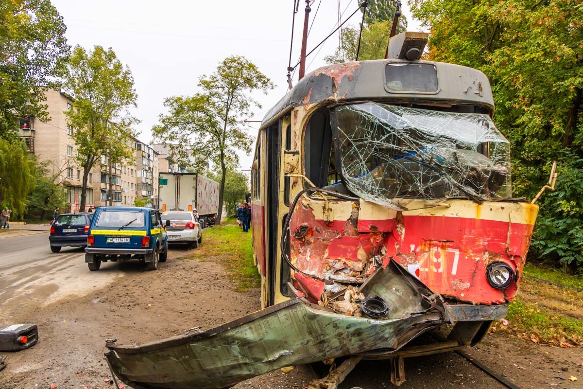 Несмотря на серьезные повреждения трамвая, обошлось без пострадавших