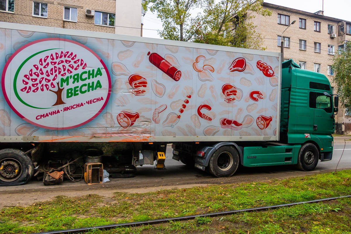 Фура "отделалась" царапинами