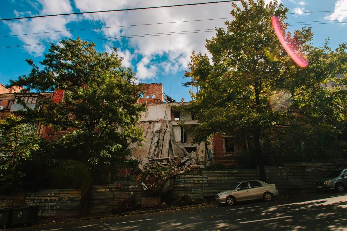 История города буквально рассыпается на глазах местных жителей История города буквально рассыпается на глазах местных жителей