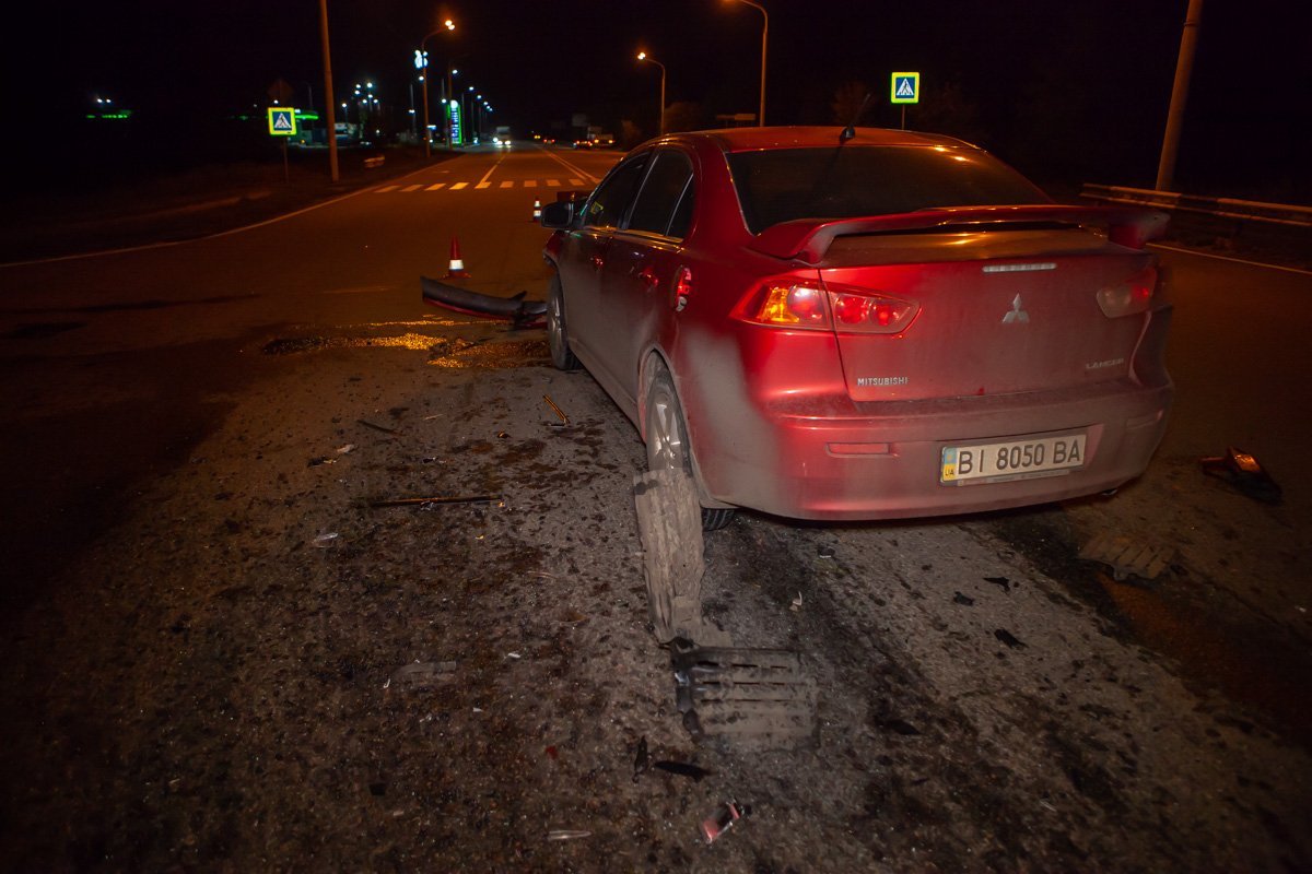 Оба автомобиля ехали в попутном направлении по Полтавскому шоссе в сторону выезда из города Оба автомобиля ехали в попутном направлении по Полтавскому шоссе в сторону выезда из города
