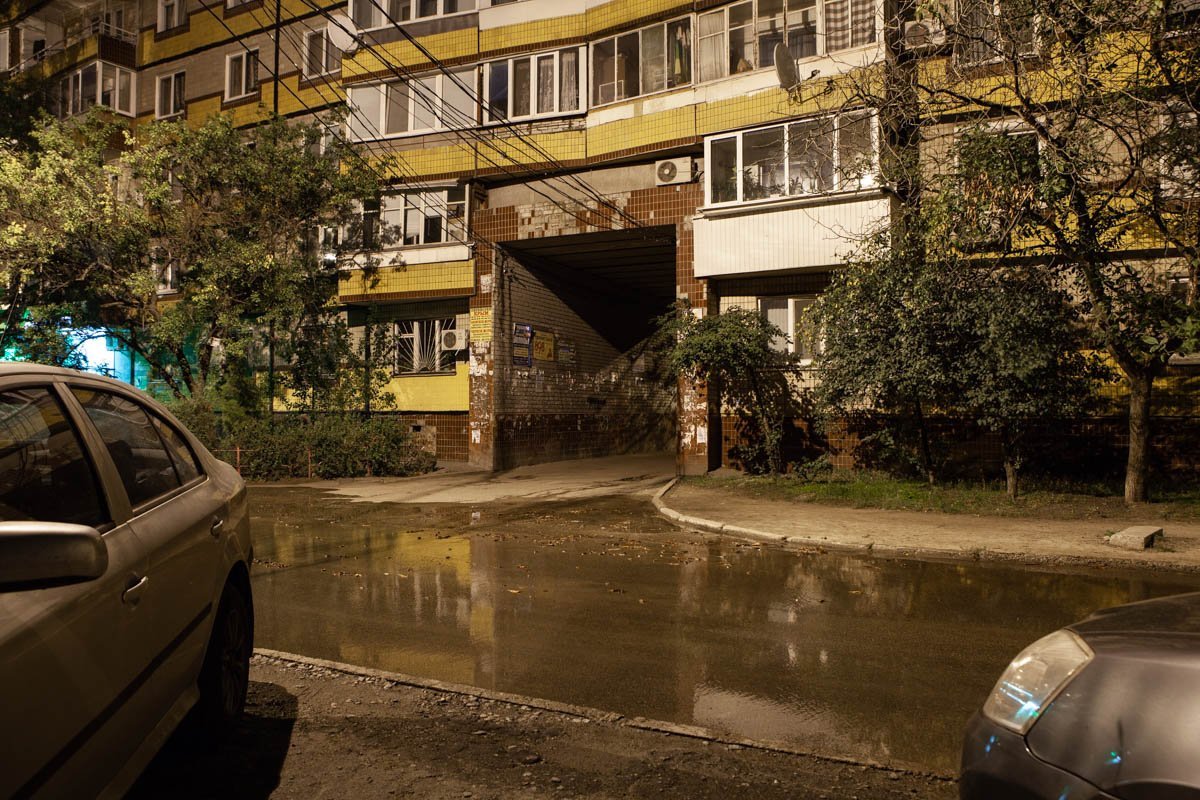 На ж/м Победа прорвало водоканал На ж/м Победа прорвало водоканал