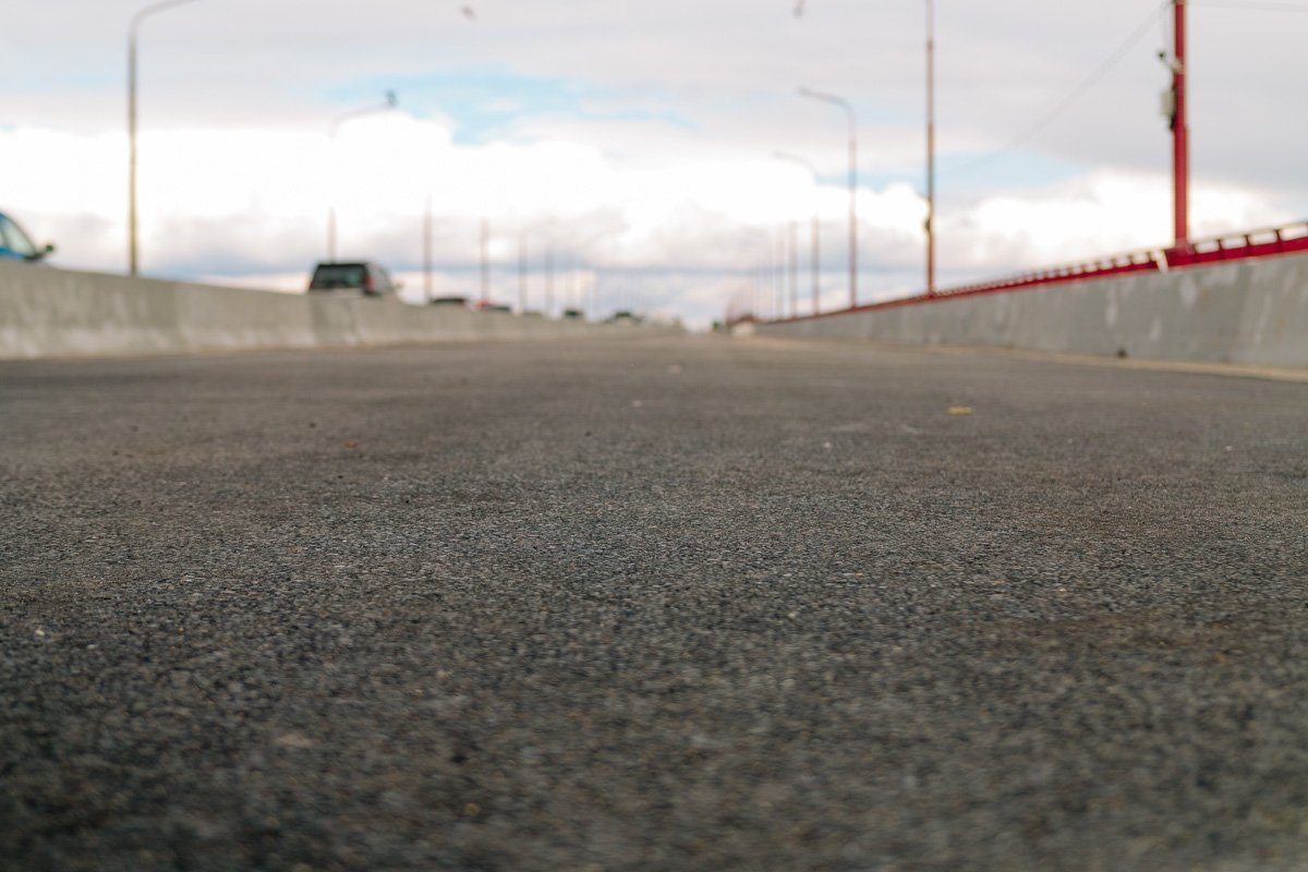 На следующей неделе владельцы "четырехколесных" смогут проехать по "свежей" половине моста