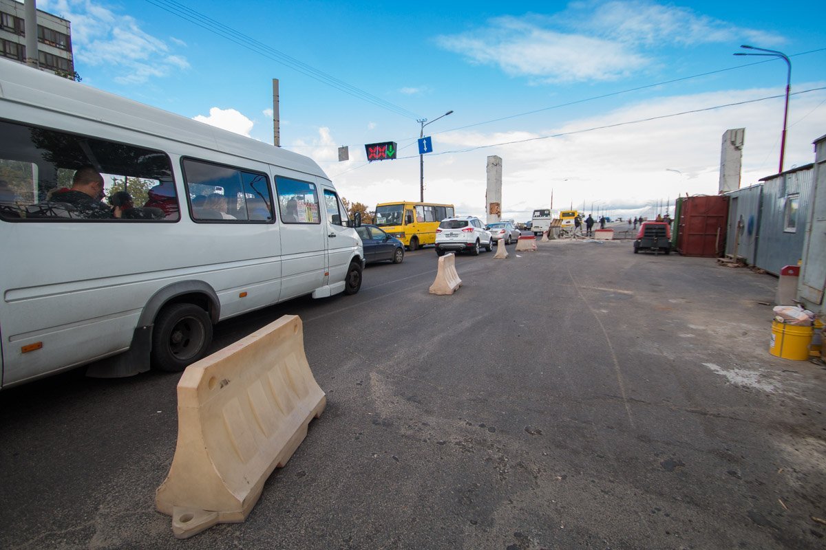 Правую сторону моста обещают открыть уже в следующий четверг