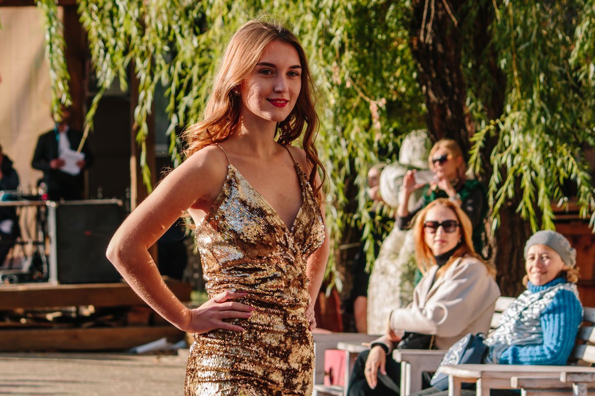 Первая коллекция состояла из платьев для важных случаев