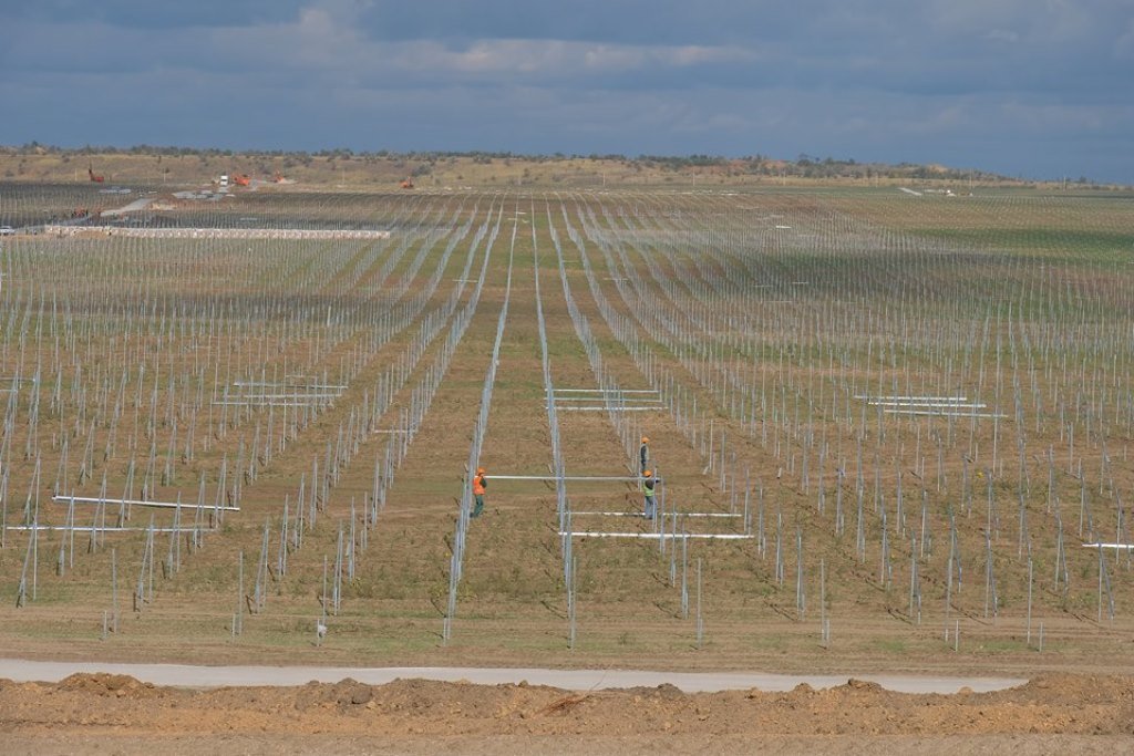В Никополь строят солнечную электростанцию В Никополь строят солнечную электростанцию