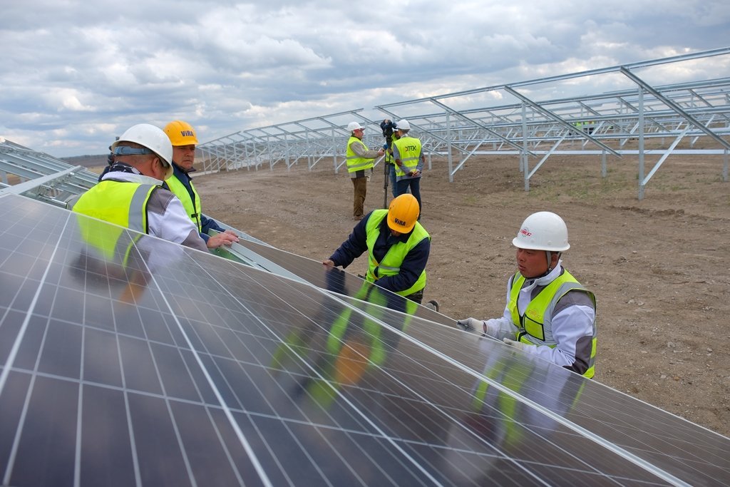 Работы ведутся под чутким руководством специалистов Работы ведутся под чутким руководством специалистов