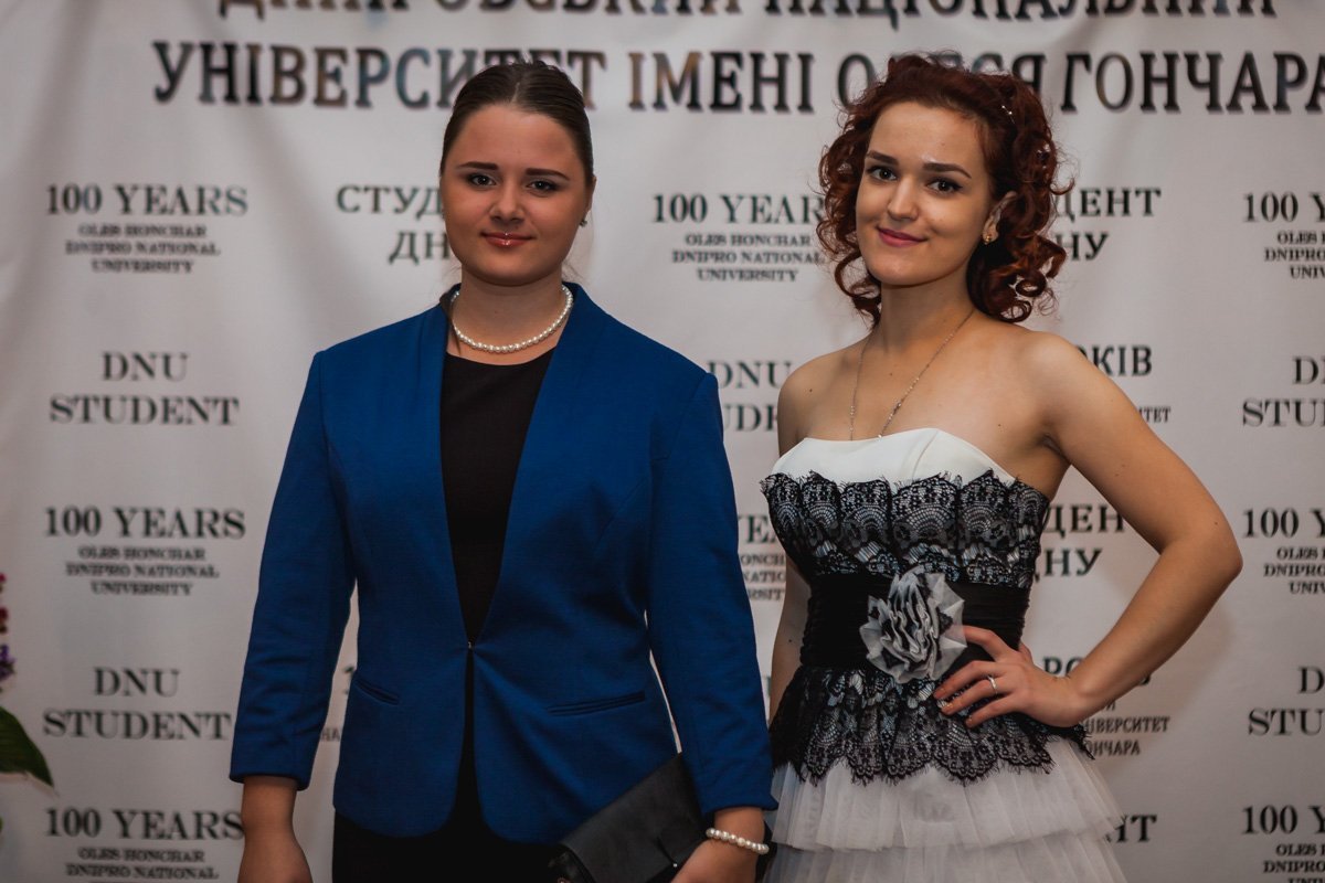 По нарядам девушек можно было сразу определить их характер По нарядам девушек можно было сразу определить их характер