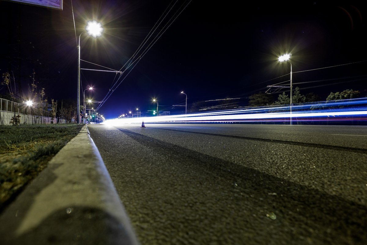 Водитель BMW не увидел "Славуту", стоявшую на обочине и протаранил ее