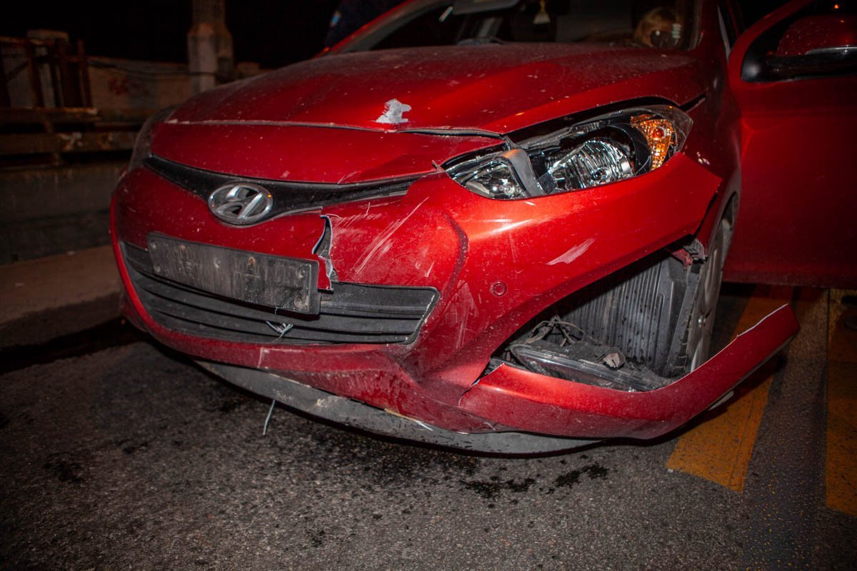 После аварии Hyundai сильно пострадал После аварии Hyundai сильно пострадал