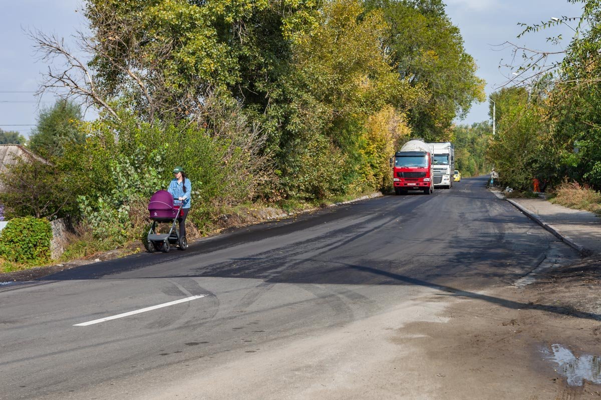 Ходить надо по дороге