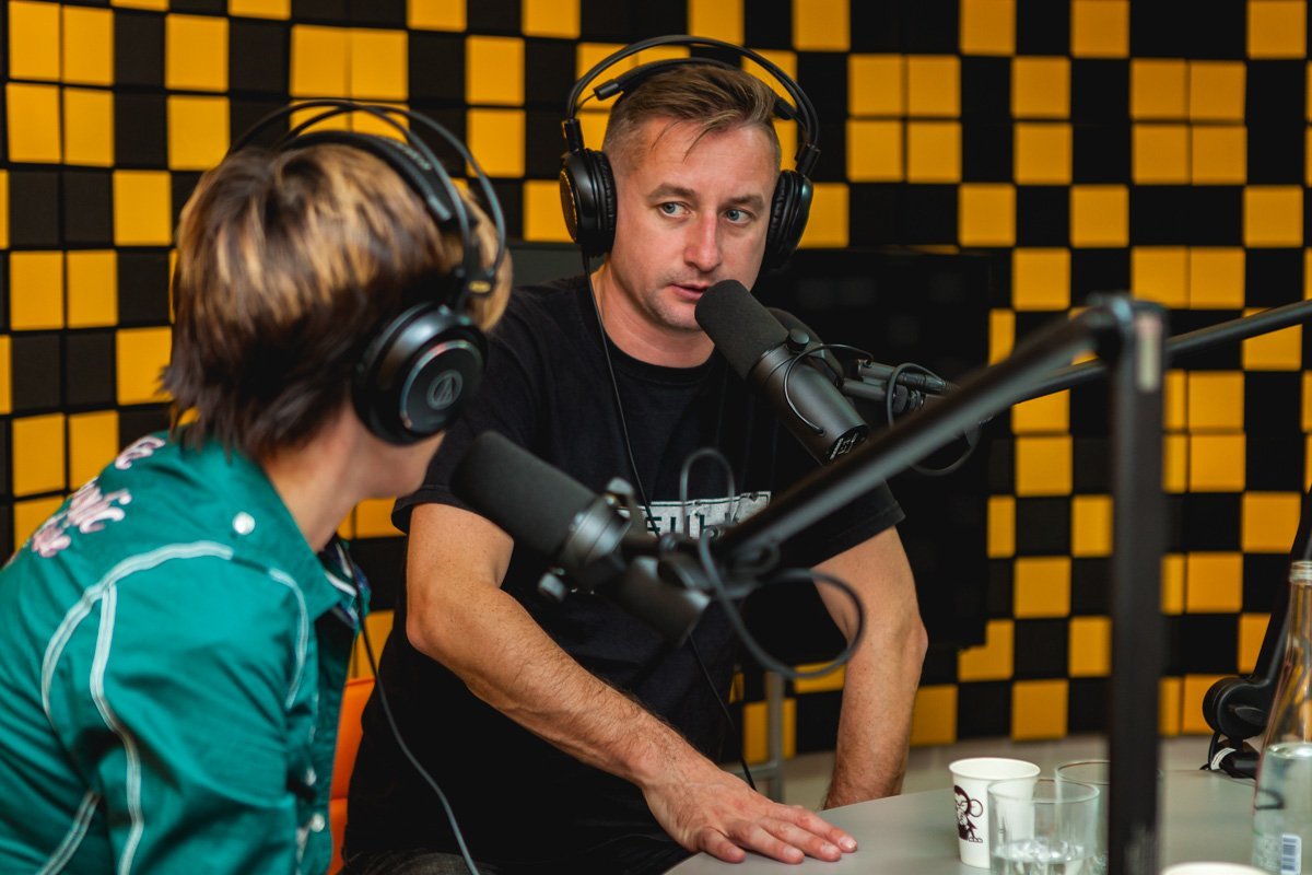 Когда пересекаешь украинско-польскую границу публика на вечерах, на концертах меняется резко Когда пересекаешь украинско-польскую границу публика на вечерах, на концертах меняется резко