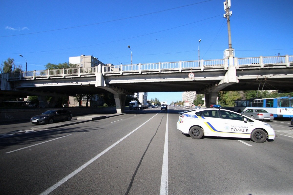 На Слобожанском проспекте в районе улицы Холодильной оборвался провод