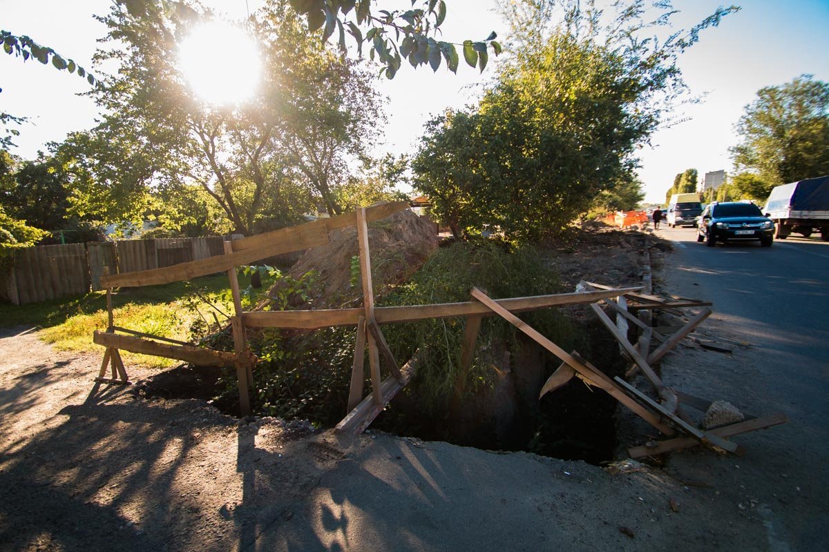 Ямы бросили около полугода назад