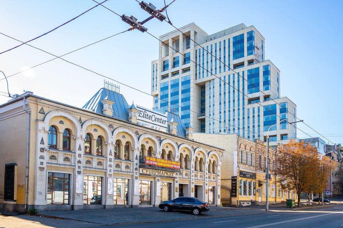 Информатор отправился на улицу Фабра, 7, чтобы показать вам чудо архитектурной мысли