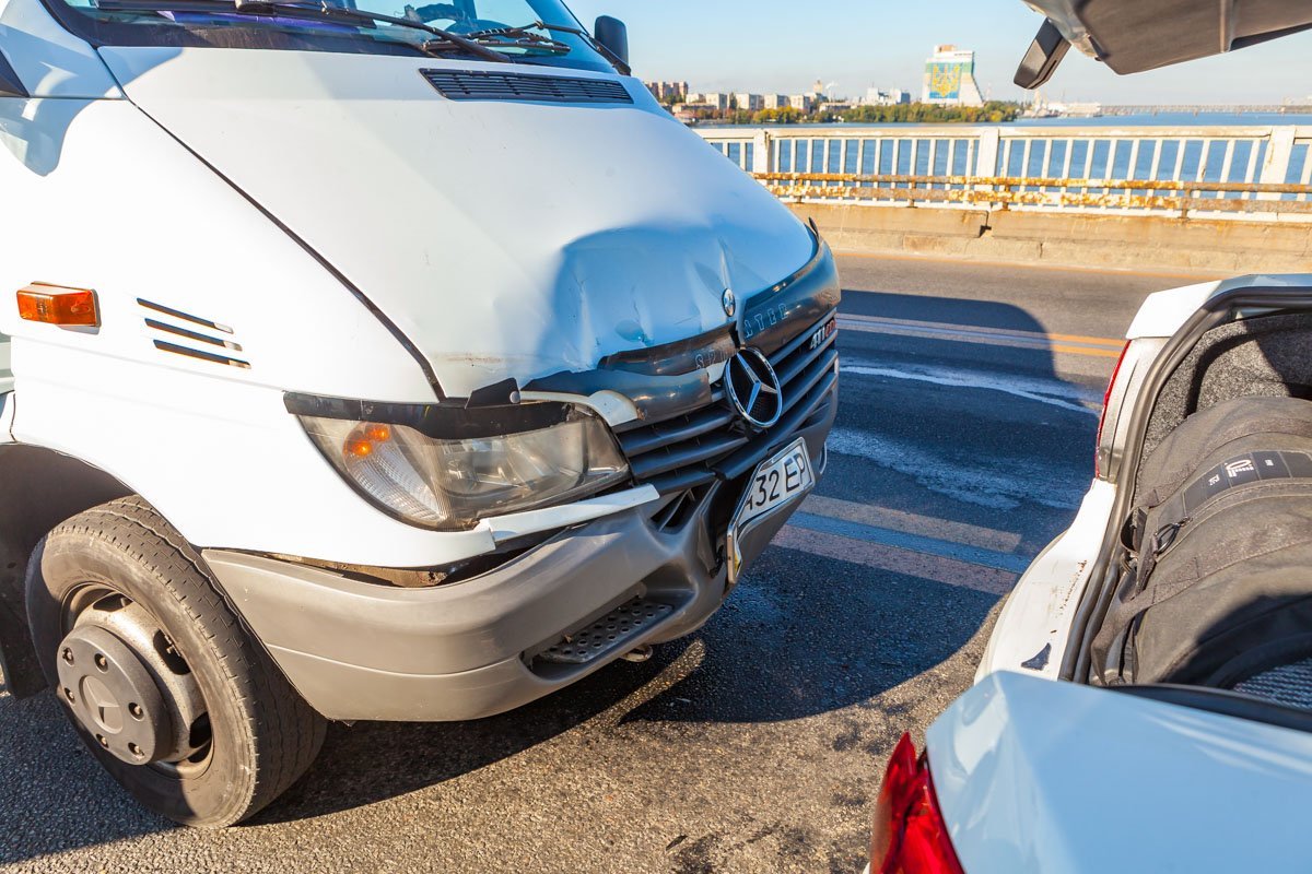 Несколько пассажиров маршрутки жаловались на головную боль Несколько пассажиров маршрутки жаловались на головную боль