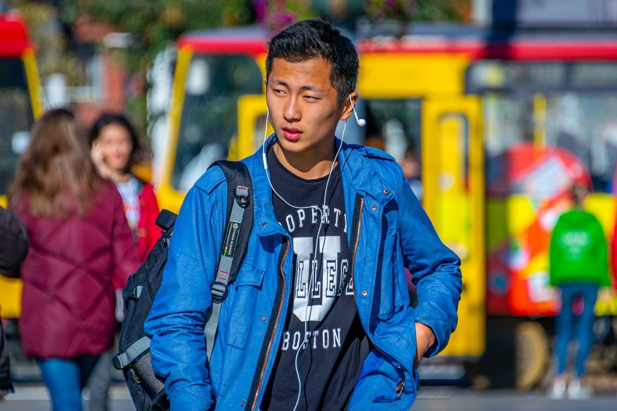 Когда в ушах звучит любимая музыка - все остальное побоку